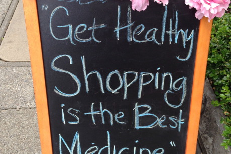 Spanista-Friday-Wellness-Tip Discover Neighborhood-Shopping.jpeg