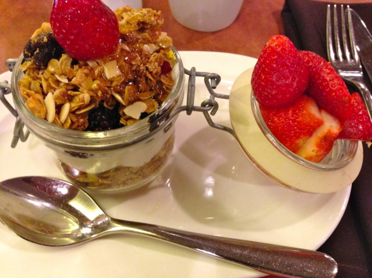 Spanista-Friday-Wellness-Tip:-Greek-Yogurt-Power-Breakfast.jpeg