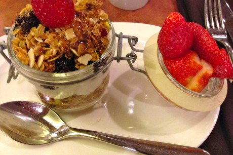 Spanista-Friday-Wellness-Tip:-Greek-Yogurt-Power-Breakfast.jpeg