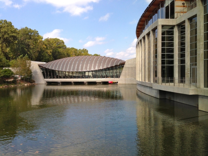 Crystal-Bridges-Offers-Chic-Contemporary-Pond.jpeg