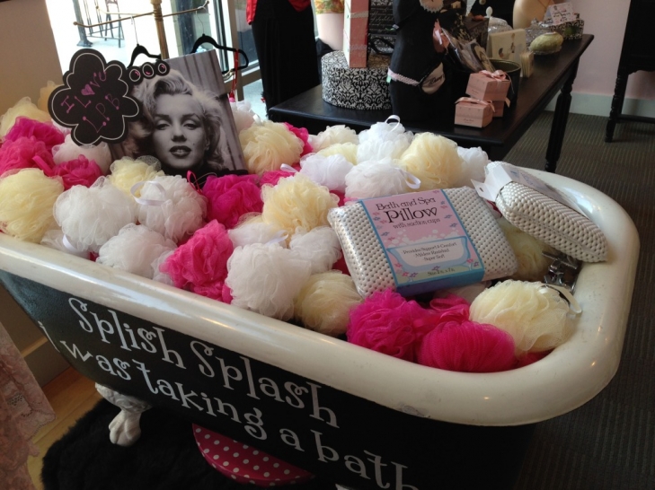 Splish Splash Bathtub with Marilyn Manroe