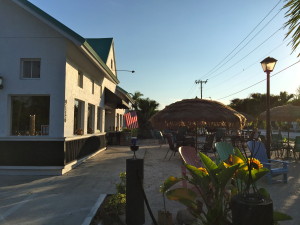 Jupiter-Island's-Flash-Beach-Grille-Features-Best-Berry-Sangria-4.jpeg