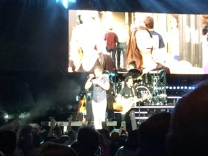 Brilliant-Keith-Urban-Concert-Rocks-Palm-Beach-14.jpeg